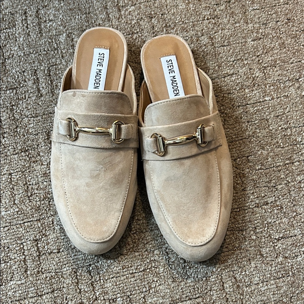 Steve Madden Beige Suede Mules with Gold Chain